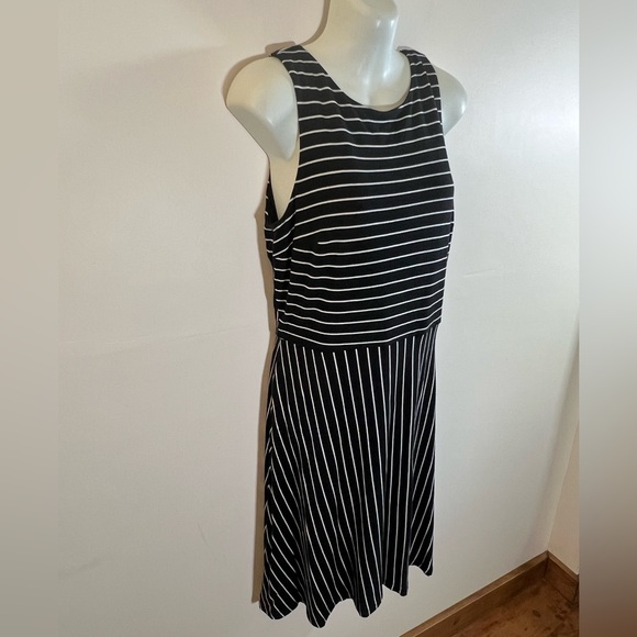 LOFT Mixed Stripe Keyhole Back Stretch Dress Sz 8 Used Work Casual - Picture 2 of 16